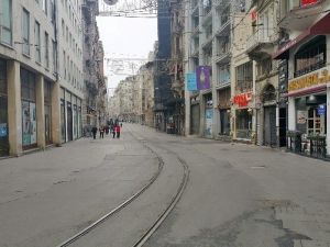 İstiklal Caddesi Boş Kaldı