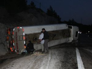 Fethiye Antalya Karayolunda Akaryakıt Tankeri Devrildi: 2 Yaralı