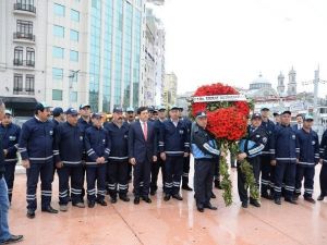 Murat Hazinedar, Taksim’e İşçilerle Birlikte Çelenk Bıraktı