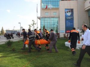 Hastanede Gerçeği Aratmayan Deprem Tatbikatı