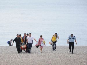 Denizde Fenalaşan Tatilciyi Vatandaşlar Kurtardı