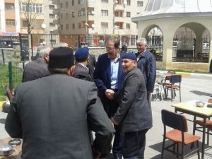 Başkan Bulutlar, Esnafı Gezdi, Vatandaşlarla Çay İçti