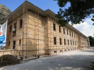 Valilik Binasının Restorasyonu Sürüyor