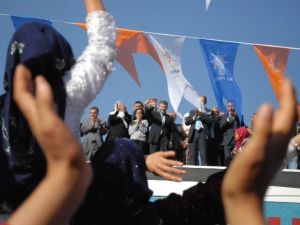 Ak Parti Aday Tanıtım Toplantısı Mitinge Dönüştü