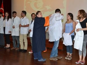 Genç Eczacılar Önlük Giydi