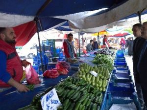 Başkan Karataş Sebze Pazarını Gezdi