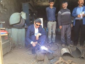 Aydın, 1 Mayıs’ta Kaynak Yaptı, Demir Dövdü