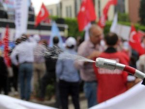 Adana’da Gül Sulu 1 Mayıs Kutlaması