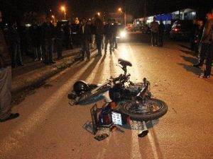 Sakarya’da Otomobil İle Motosiklet Çarpıştı: 2 Yaralı
