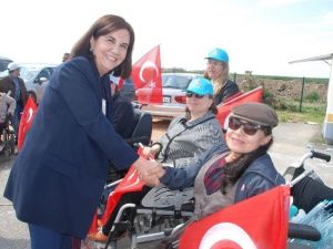 Gaye Usluer 1 Mayıs’ı İşçilerle Kutladı