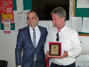 Bodrumda Eğitim Destekçilerine Plaket