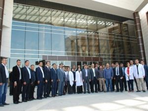 Milletvekillerinden 400 Yataklı Hastaneye Ziyaret