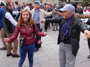 Basın Mensupları İle Birlikte Oynayarak 1 Mayıs’ı Kutladılar