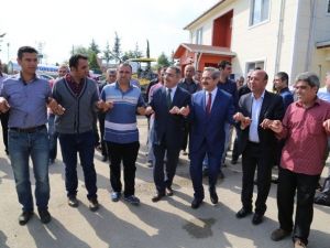 Çelikcan 1 Mayıs’ı İşçilerle Halay Çekerek Kutladı