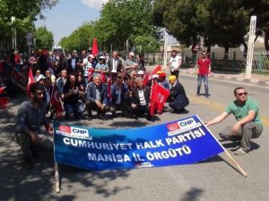 İstanbul’daki Polis Müdahalesine Manisa’dan Oturarak Tepki