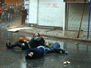 Eylemcilerin Poz Verme Oyunu Böyle Görüntülendi