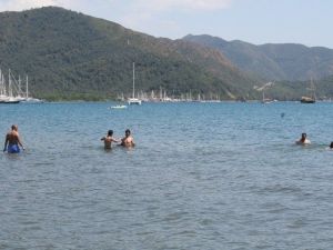 1 Mayıs Tatilcileri Sahilleri Doldurdu