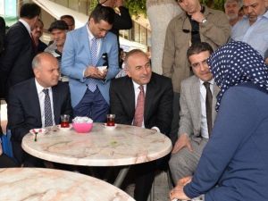 Bakan Çavuşoğlu, Cuma Namazını Vatandaşlarla Kıldı