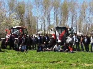 Erciş’te Yerli Üretim Traktör Tanıtımı