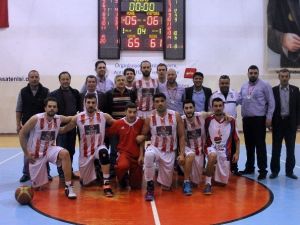 Yalova Belediyespor Dörtlü Finallerde