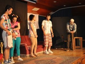 Sungurlu MYO’dan Minik Öğrencilerine Tiyatro