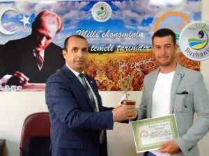 Burhaniye’de Ödüllü Zeytinciye Müdür Teşekkürü