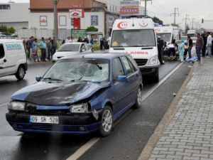 Oğlunu Kurtarmak İsterken Otomobil Çarpan Kadın Hayatını Kaybetti