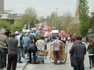 Başkent’te 1 Mayıs Sıhhiye’de Kutlandı