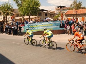 Bisiklet Turunda Belediyeler Arasında Pankart Krizi