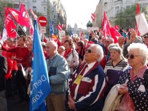 Macaristan’daki 1 Mayıs Kutlamalarında Hükümet İstifaya Davet Edildi