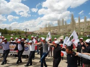 AK Parti Bayburt Gençlik Kolları Başkanı Kaymak 1 Mayıs İşçi Bayramı’na Katıldı
