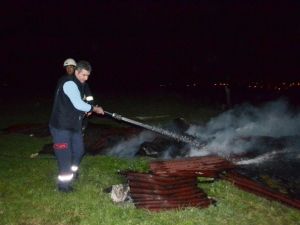 Mezarlık Yanında Çıkan Yangın Paniğe Neden Oldu