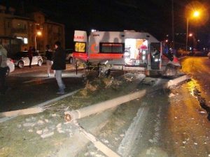 Silifke’de Ambulans Kaza Yaptı: 2 Yaralı