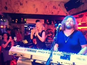 İskender Paydaş Sahnesini Zeynep Casalini İle Paylaştı