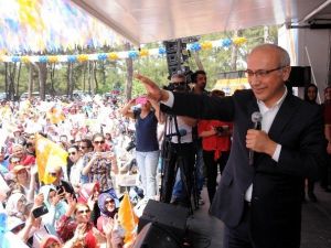 Ak Parti’li Lütfi Elvan, Partisinin Kadın Kollarına Seslendi