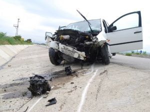 Direksiyon Başında Uyudu Kaza Yaptı