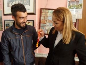 Çalık’a Sarı-kırmızı Tespih Hediye Etti