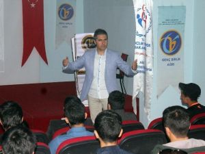 Ağrı’da Sosyal Medya Ve İletişim Konulu Konferans Düzenlendi