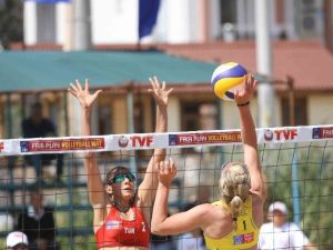 Plaj Voleybolu Nefesleri Kesiyor