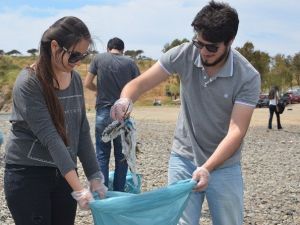 Gönüllüler, Foça’da Kıyı Ve Sualtı Temizliği Yaptı