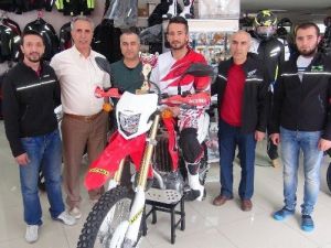 Malatyalı Motorcu Antalya’da Derece Elde Etti