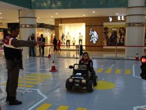 Elazığ İl Jandarma Komutanlığı’ndan ’Trafik Haftası’ Etkinliği