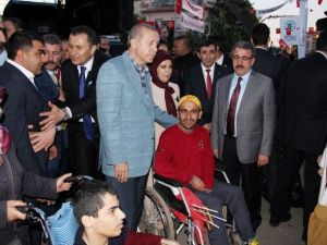 Erdoğan, Miting Sonrası Engelli Vatandaşlarla Görüştü