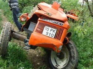 Erdek’te Traktör Devrildi: 2 Yaralı
