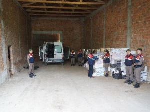 Arnavutköy’de 700 Bin TL’lik Kaçak Sigara Ele Geçirildi