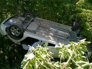 Mardin’de Otomobil Şarampole Yuvarlandı: 2 Yaralı