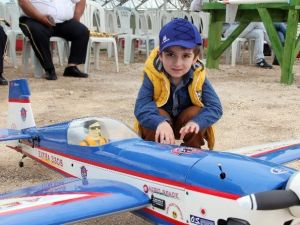 Mersin’de Model Uçak Şenliği