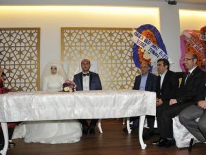 Bakan Işık Ve Başkan Karabacak Nikah Kıydı