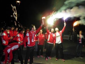 Çanakkalespor’un Şampiyonluk Fişekleri Boğazı Aydınlattı