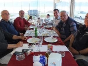 Burhaniye’de Gazeteciler Yemekte Bir Araya Geldi